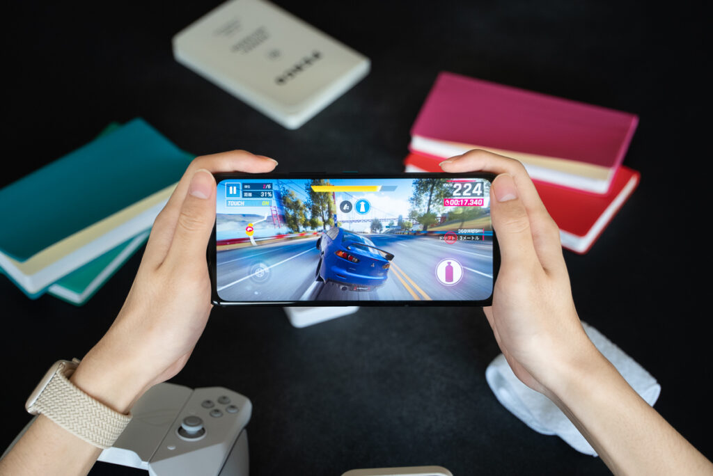 ゲーム体験を変えるスマートフォン 「ROG Phone 6」 は、 実はライトユーザーにこそ最適かもしれない : 実機レビュー