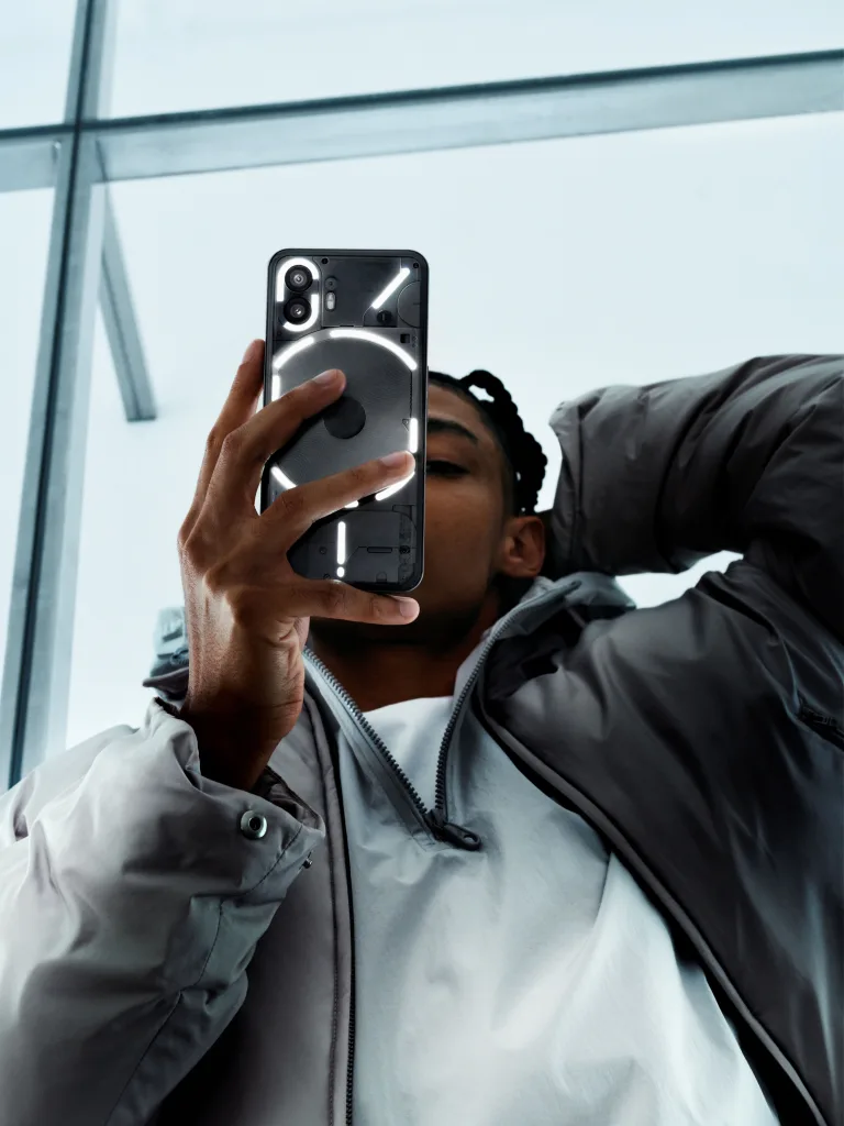 Nothing Phone (2) ・ Nothing Phone (1) のスペックを徹底比較 : 特徴と違いは? 選び方のポイントを解説